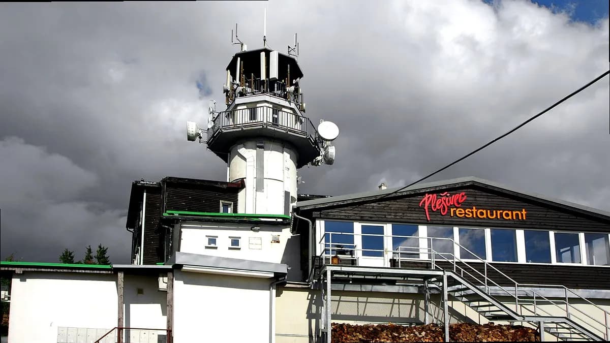 Plešivec s rozhlednou