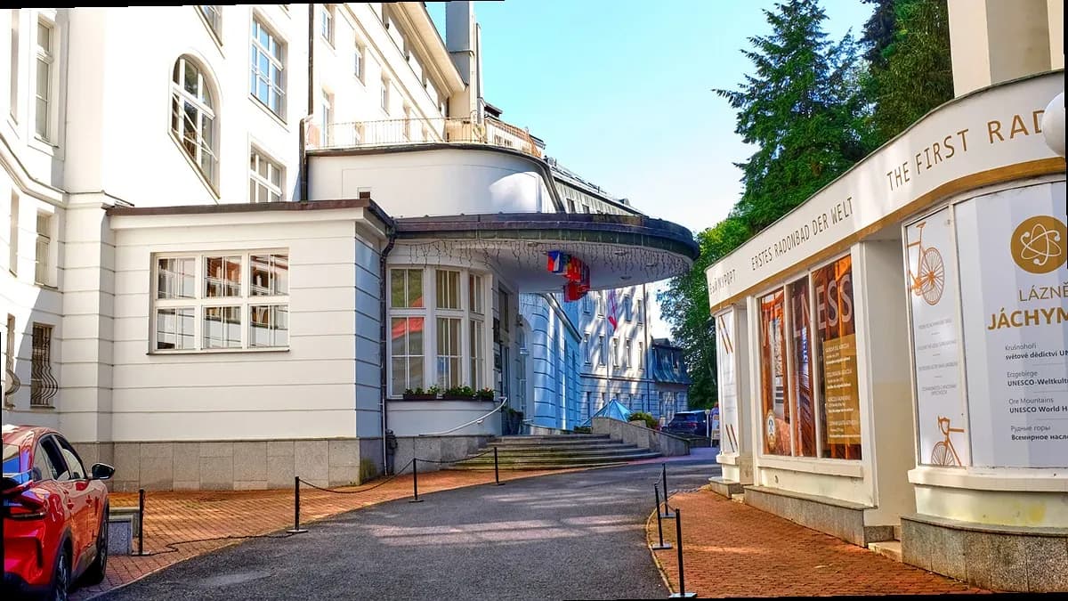 Radium Palace - lázeňský dům spojený s historií radia